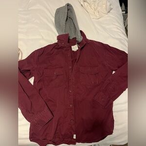 Men’s American Eagle maroon shacket with hood